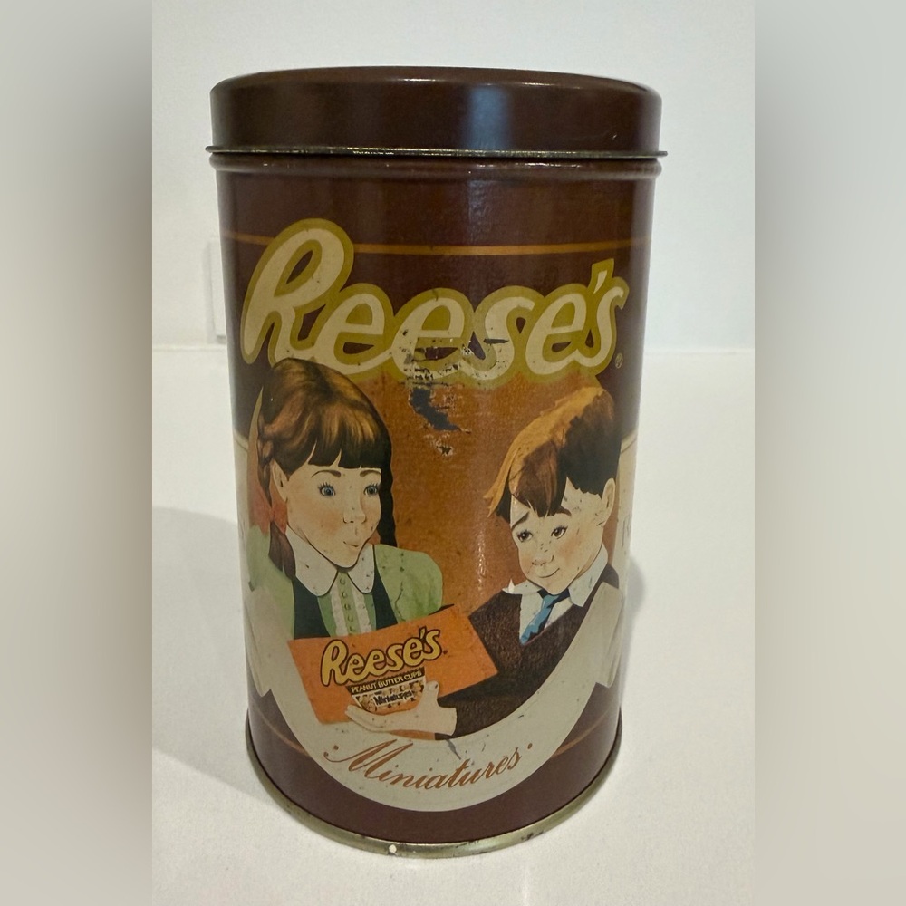 VINTAGE 6 3/4" HIGH TIN CAN 1989 HERSHEY CANDY REESE'S